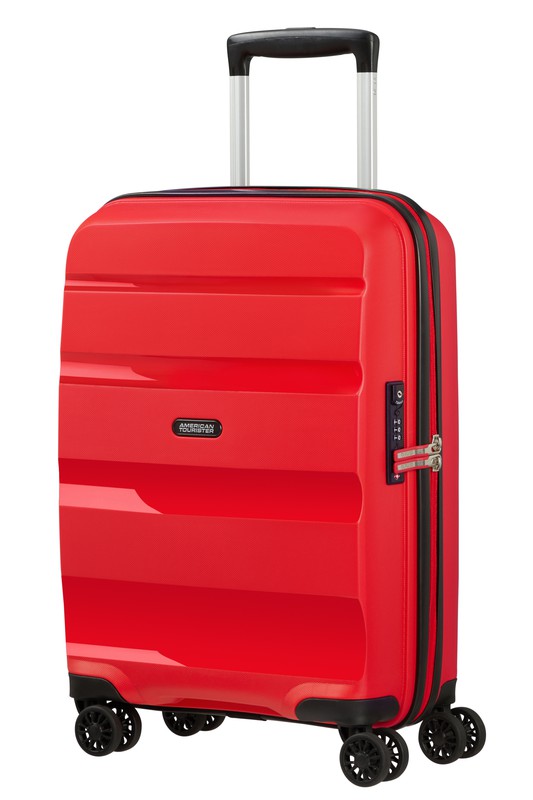 La nueva maleta Bon Air DLX es el modelo clásico American con nuevas mejoras como la 4 ruedas dobles, la cerradura integrada y la posibilidad de expansión en las