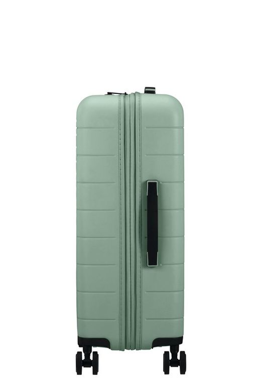 American Tourister Novastream medium suitcase 67 cm.