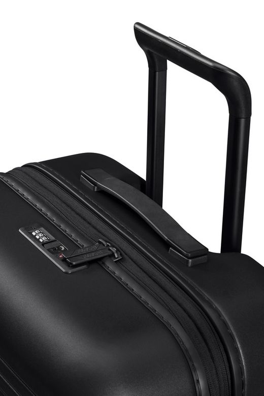 American Tourister Novastream medium suitcase 67 cm.