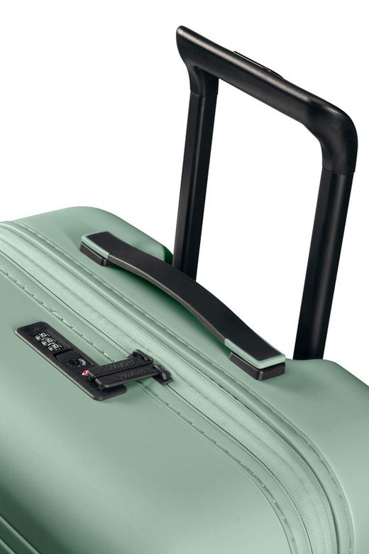 American Tourister Novastream medium suitcase 67 cm.